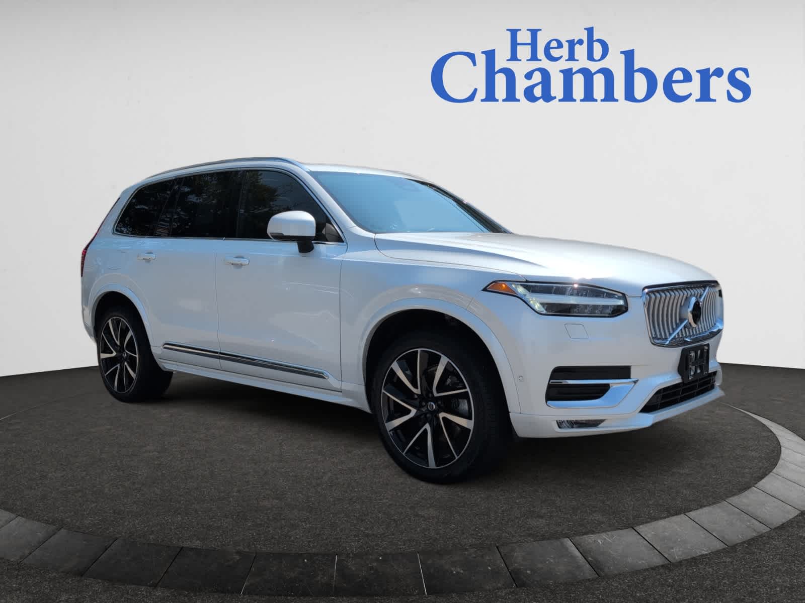 2024 Volvo XC90 Plus's photo