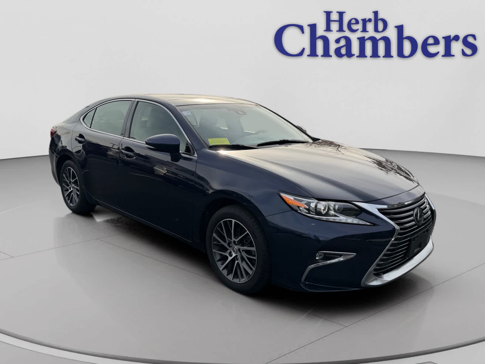 2016 Lexus ES 350's photo