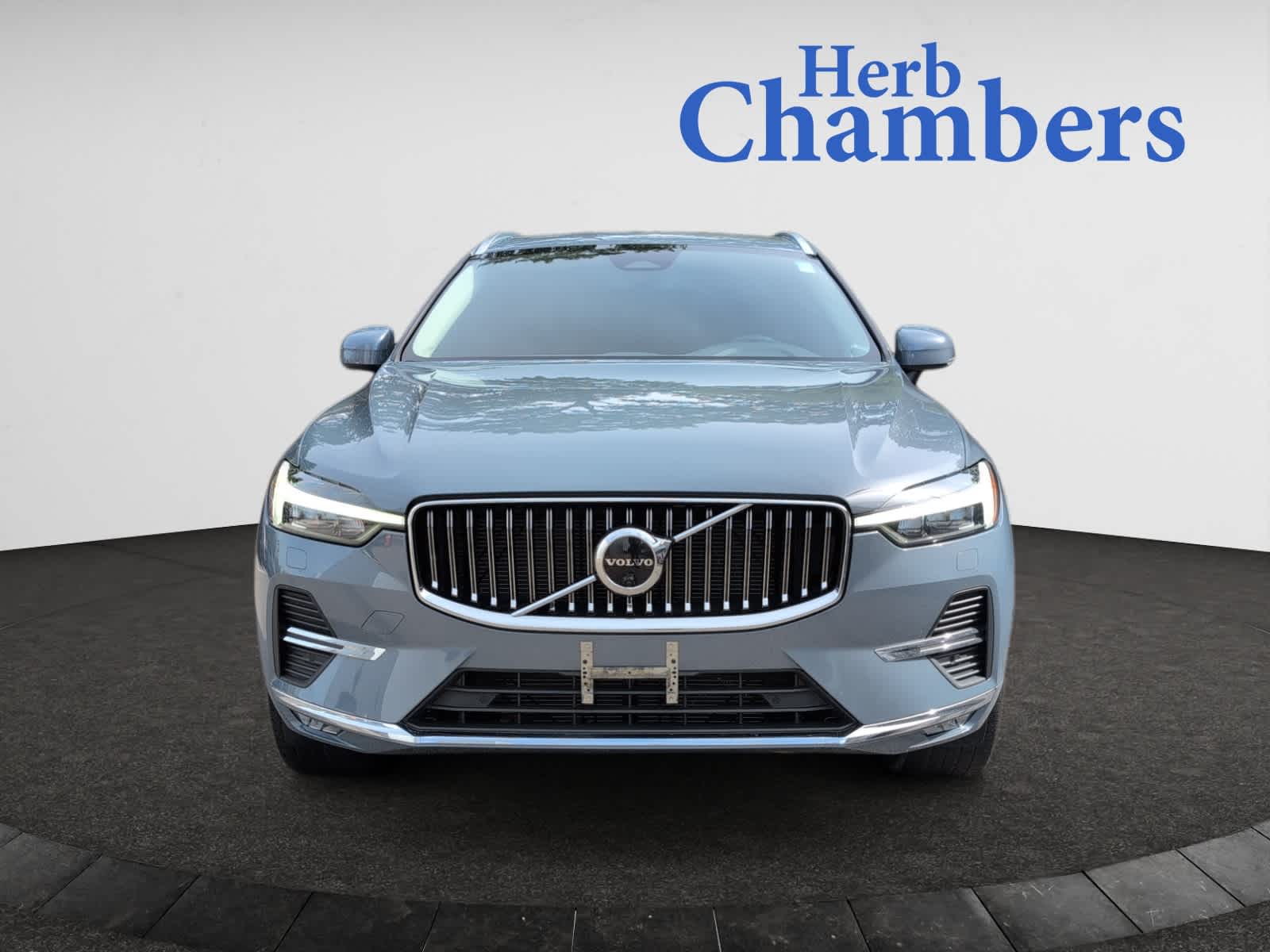2023 Volvo XC60 B5 Plus photo 2