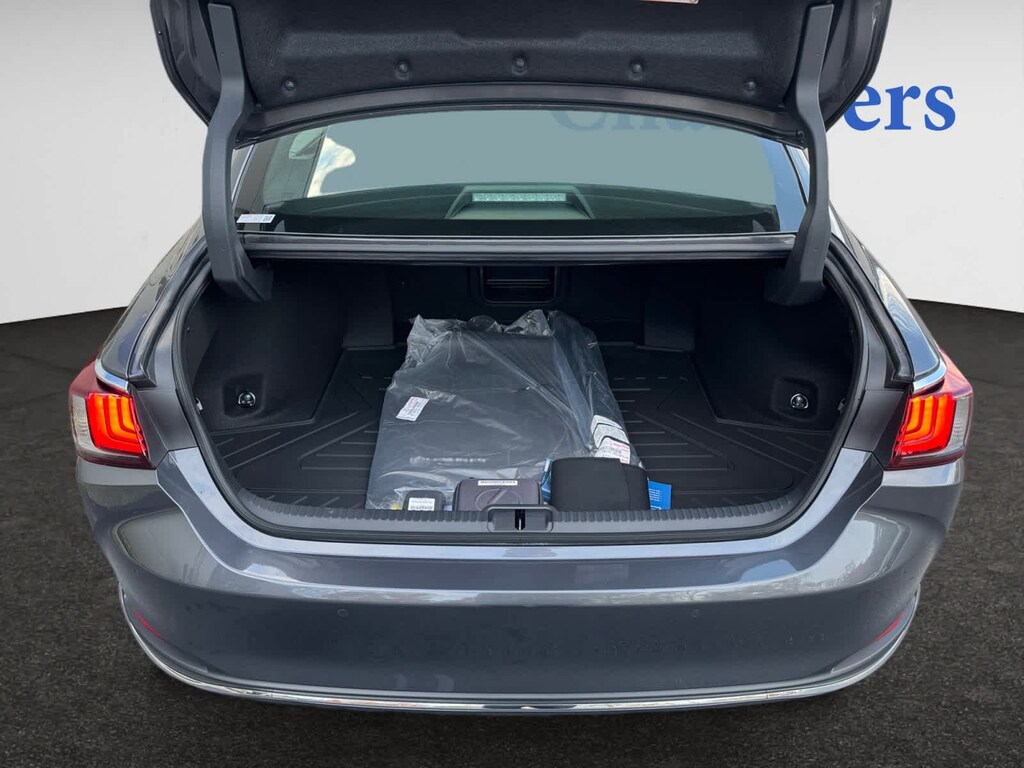 New 2025 Lexus ES 300h SEDAN