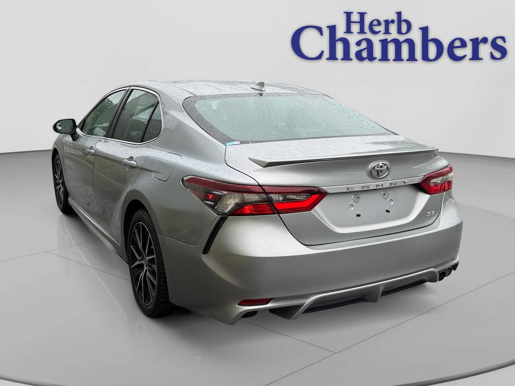 Used 2022 Toyota Camry SE Sedan