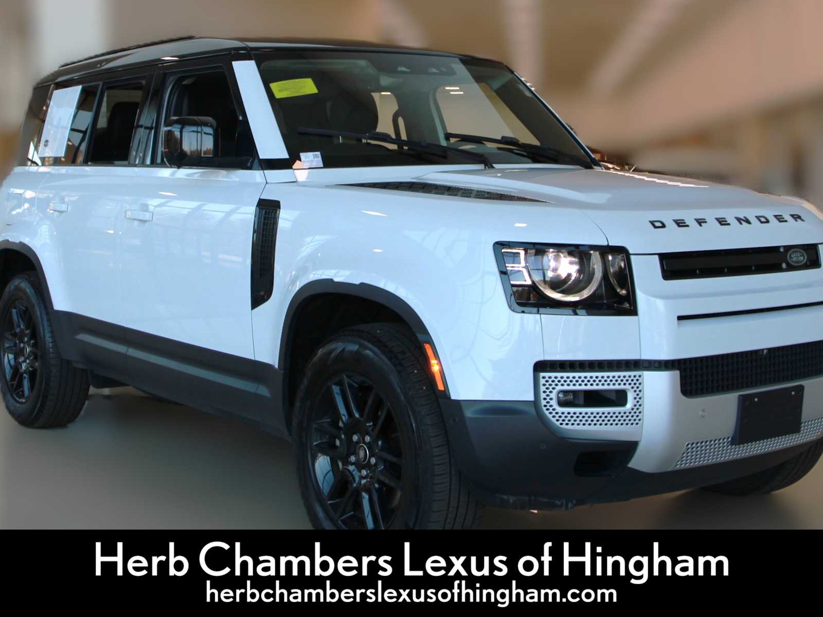 2023 Land Rover Defender SE's photo