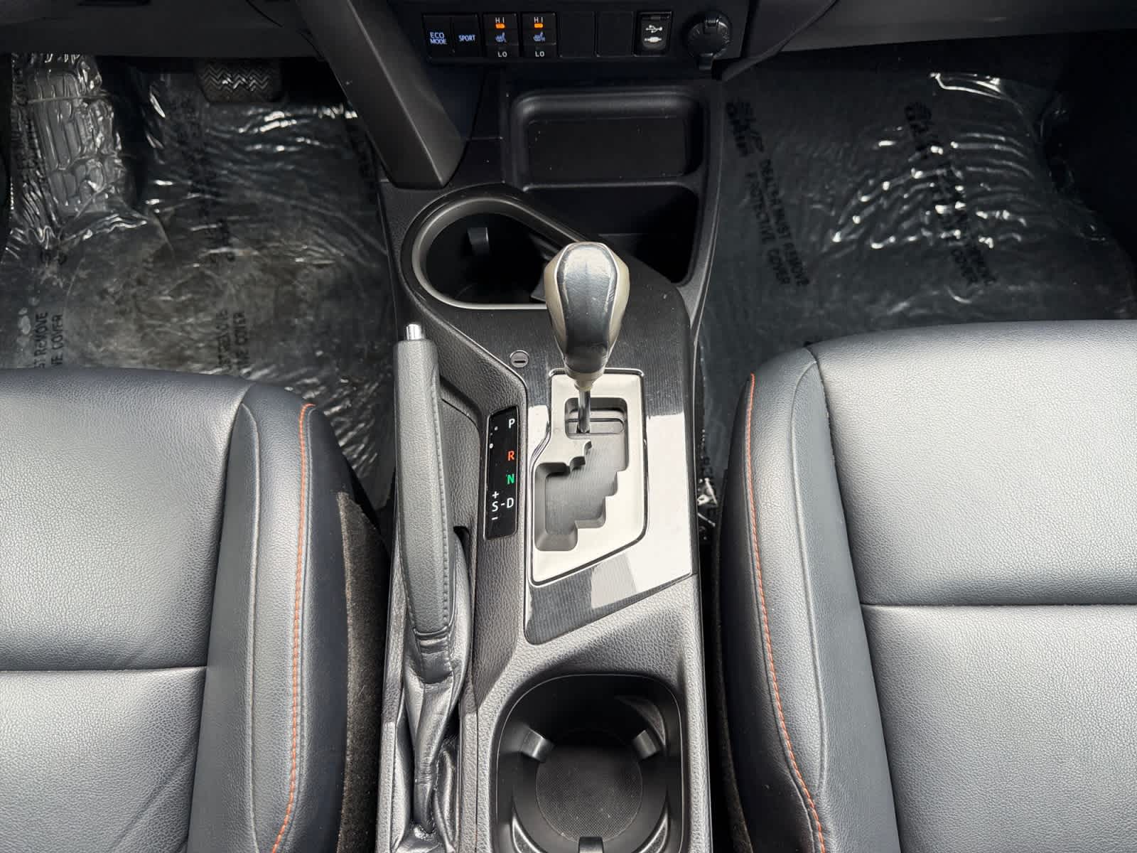 2017 Toyota RAV4 SE - Photo 17