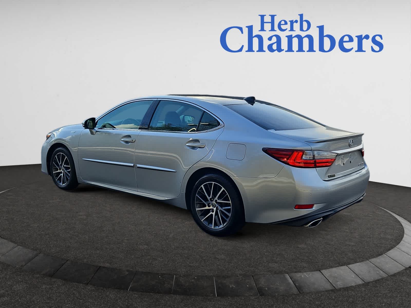 2017 Lexus ES 350 Luxury photo 3