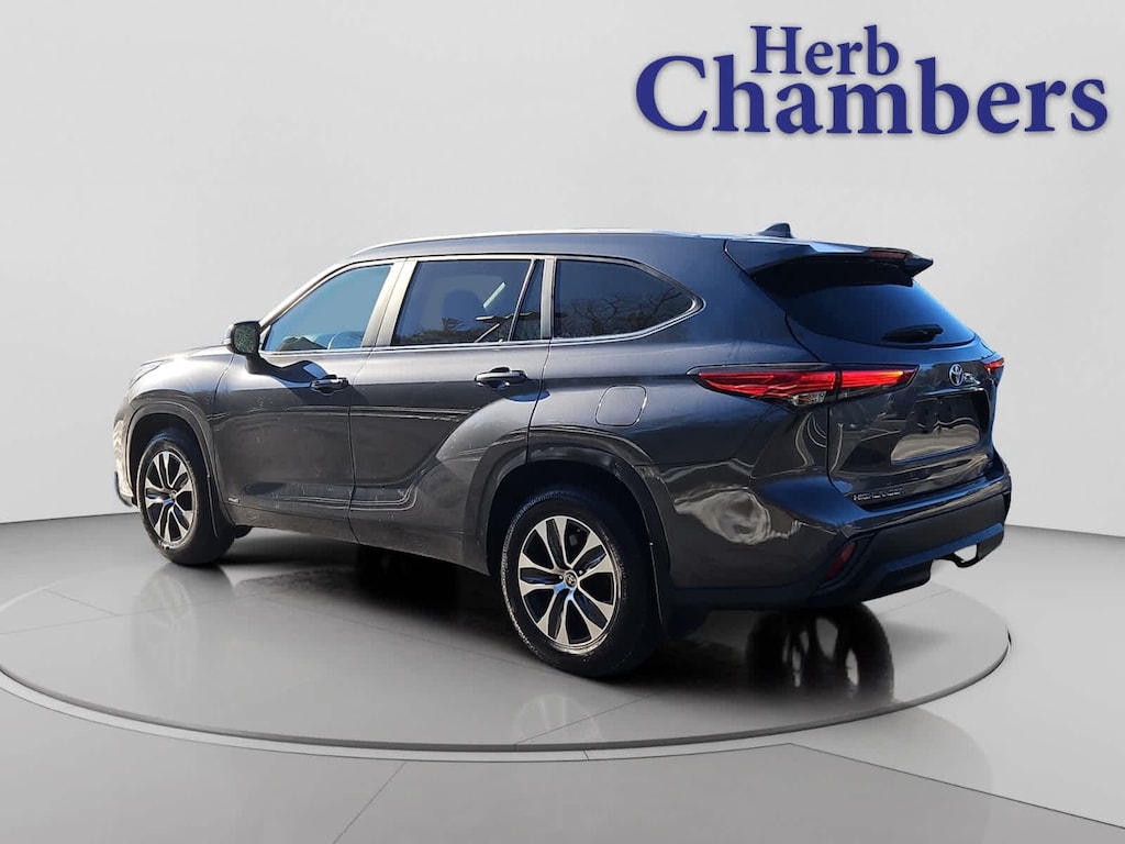 Used 2023 Toyota Highlander Hybrid XLE SUV