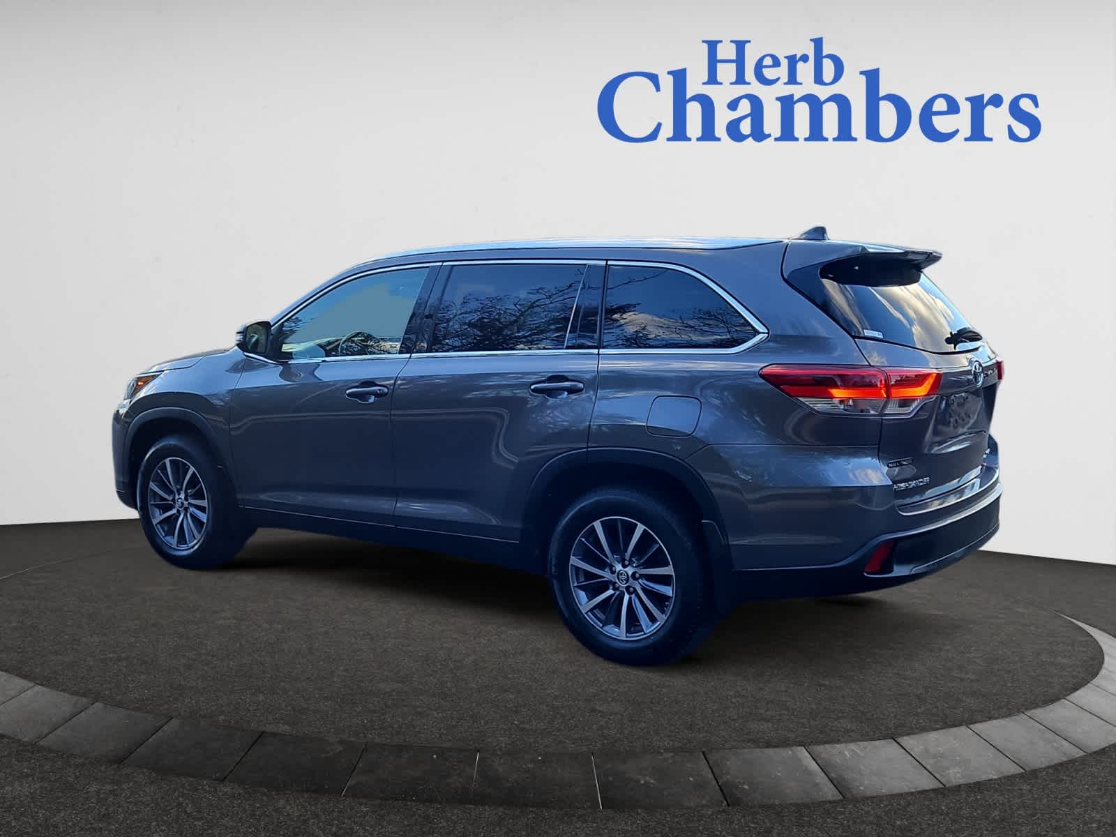 2019 Toyota Highlander XLE photo 3