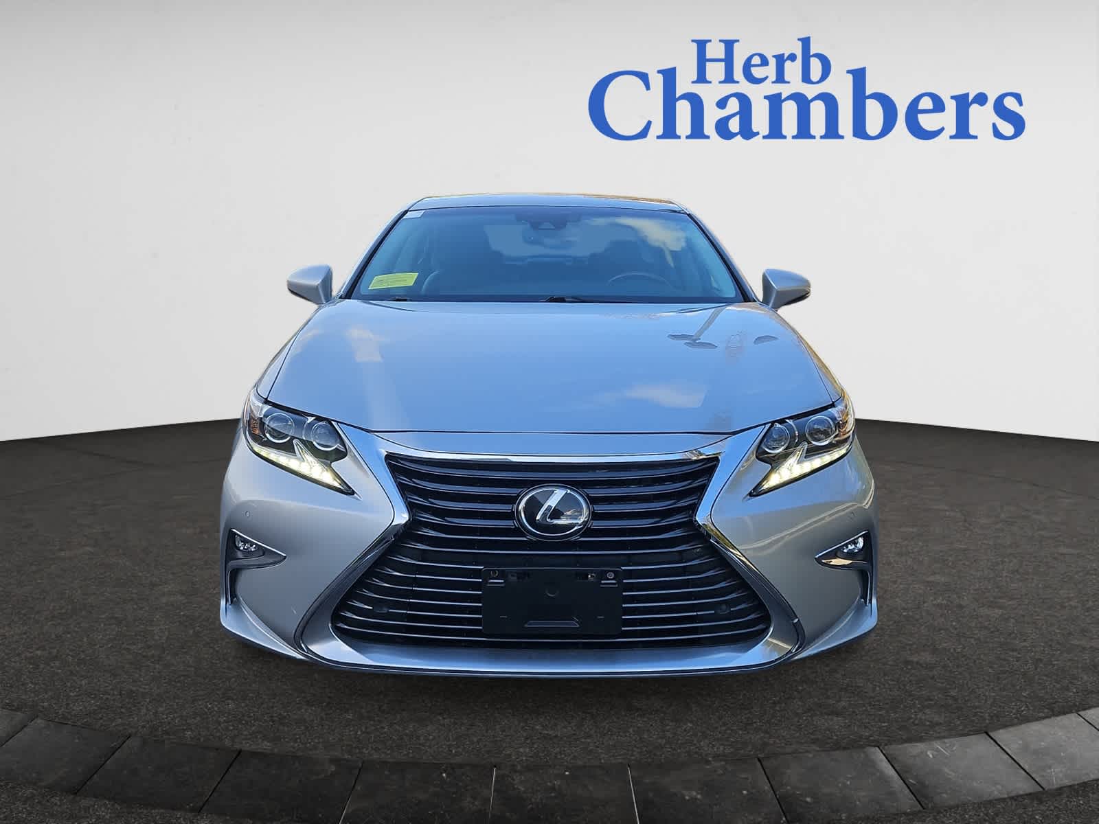 2017 Lexus ES 350 Luxury photo 2