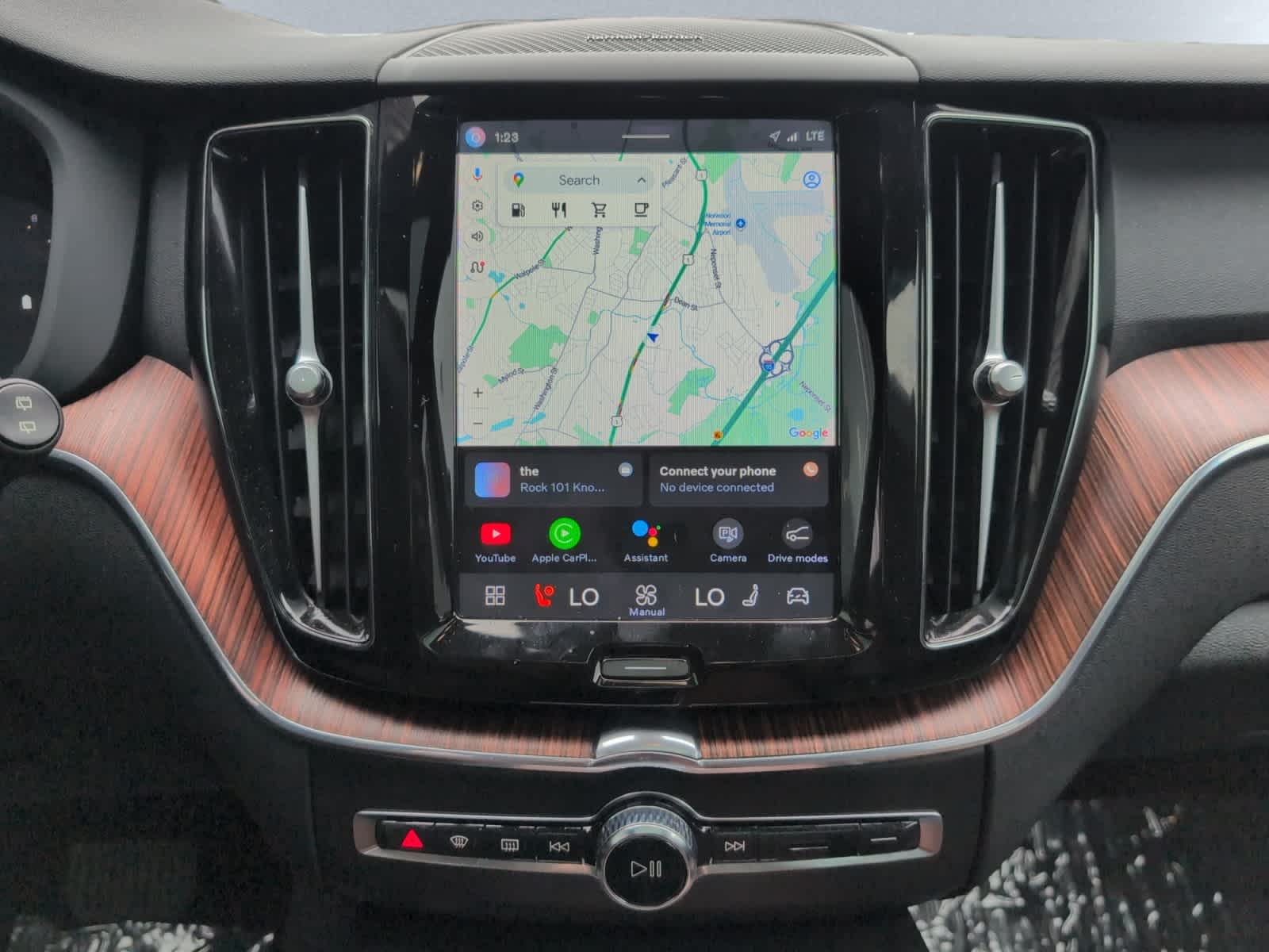 2023 Volvo XC60 Plus - Photo 14