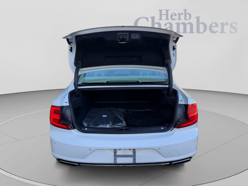 Used 2018 Volvo S90 Momentum Sedan