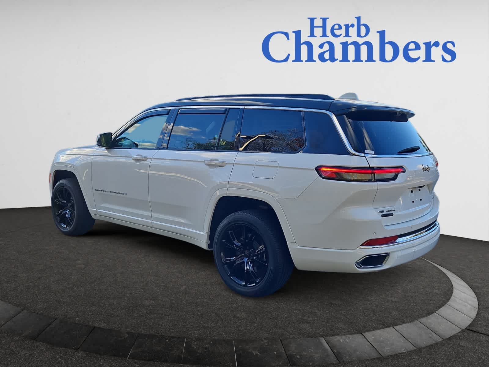 2022 Jeep Grand Cherokee Overland photo 3