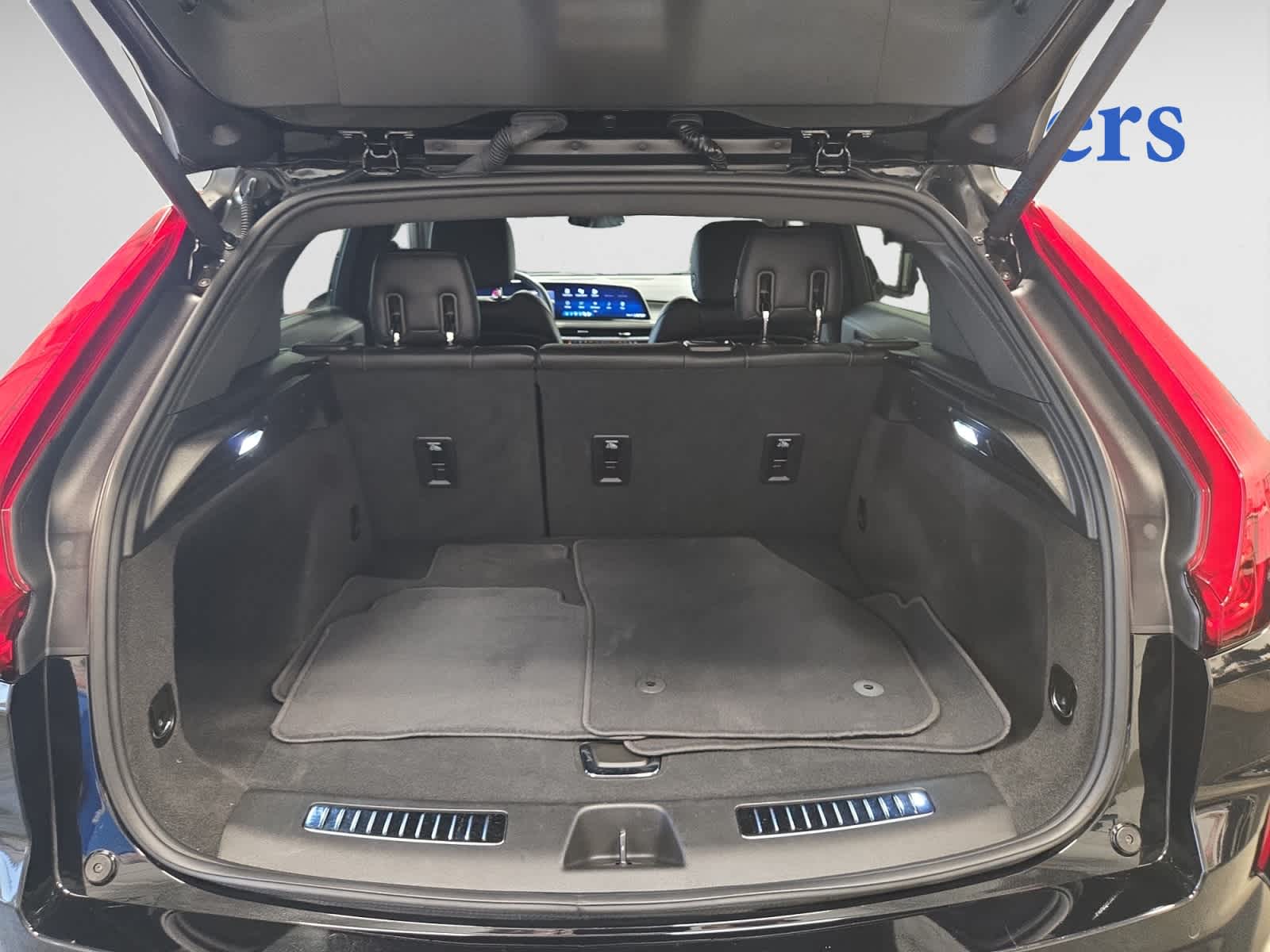 2024 Cadillac XT4 Premium Luxury photo 4