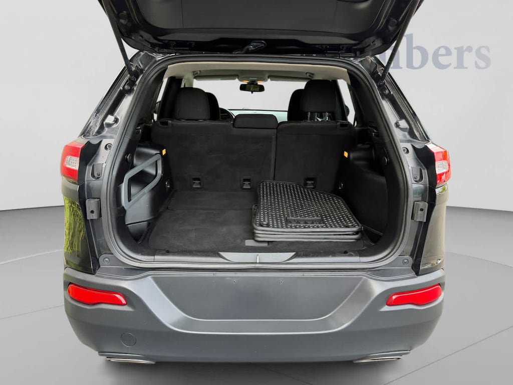 Used 2016 Jeep Cherokee Latitude SUV