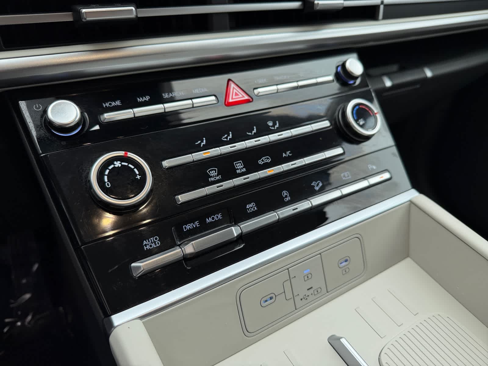 used 2024 Hyundai Santa Fe car, priced at $25,998