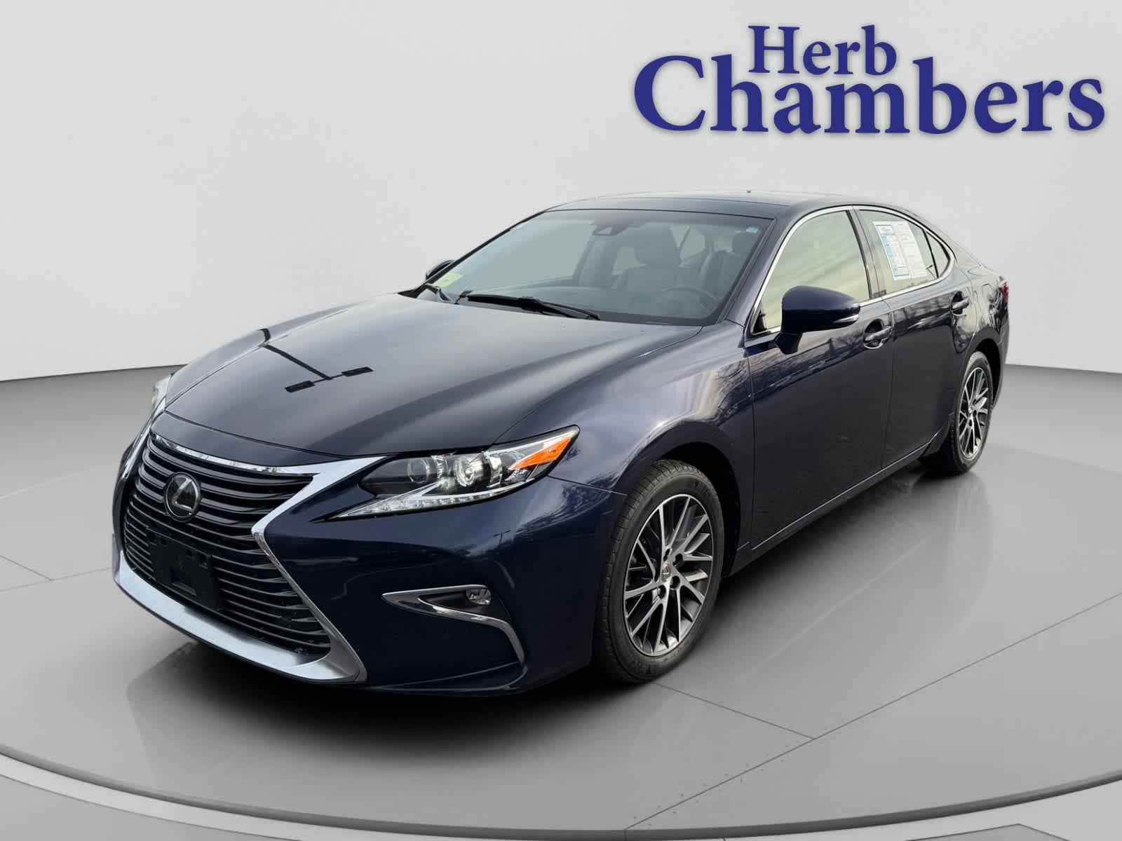 2016 Lexus ES 350's photo