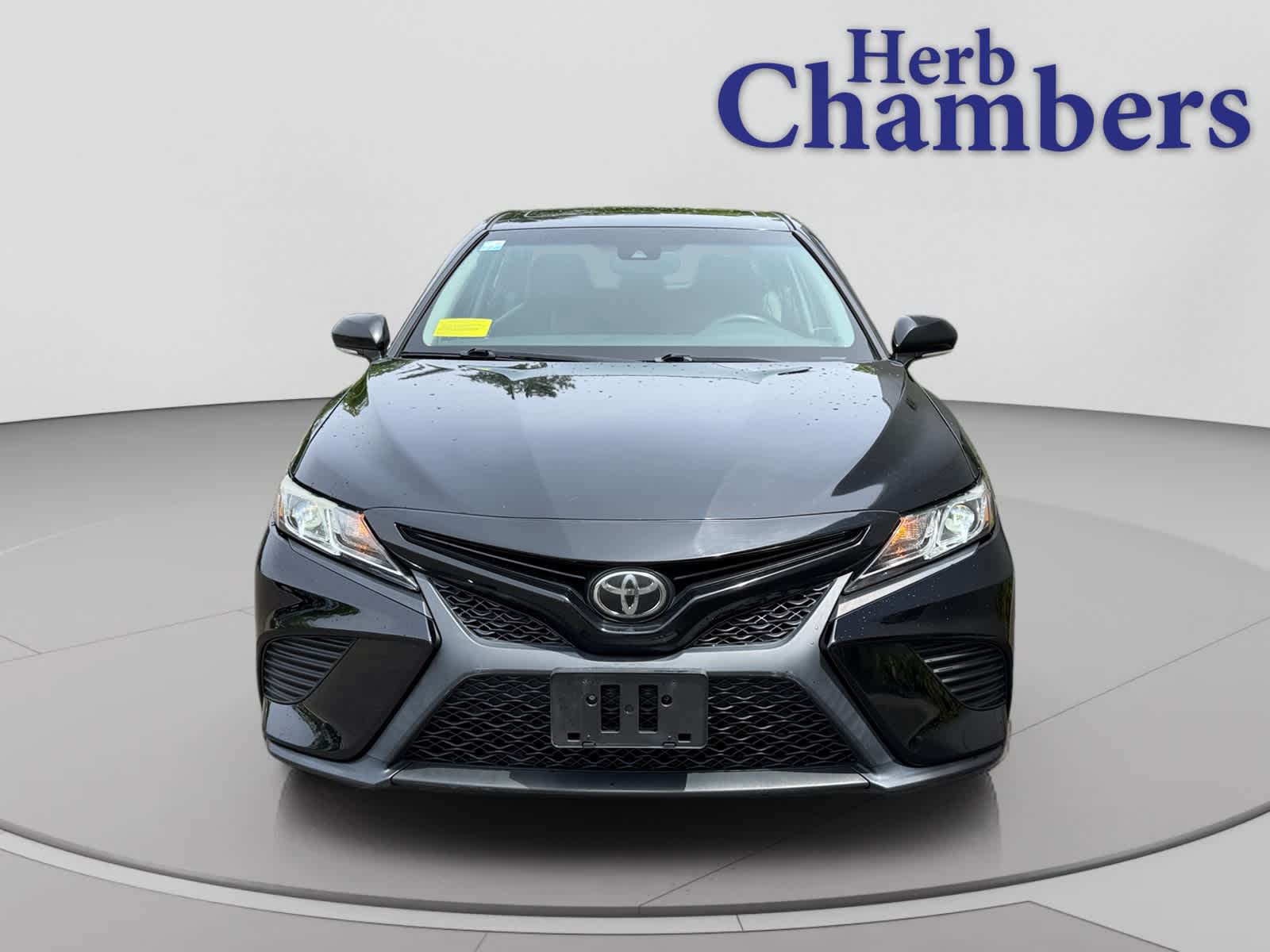 Used 2018 Toyota Camry SE with VIN 4T1B11HK0JU526927 for sale in Hingham, MA