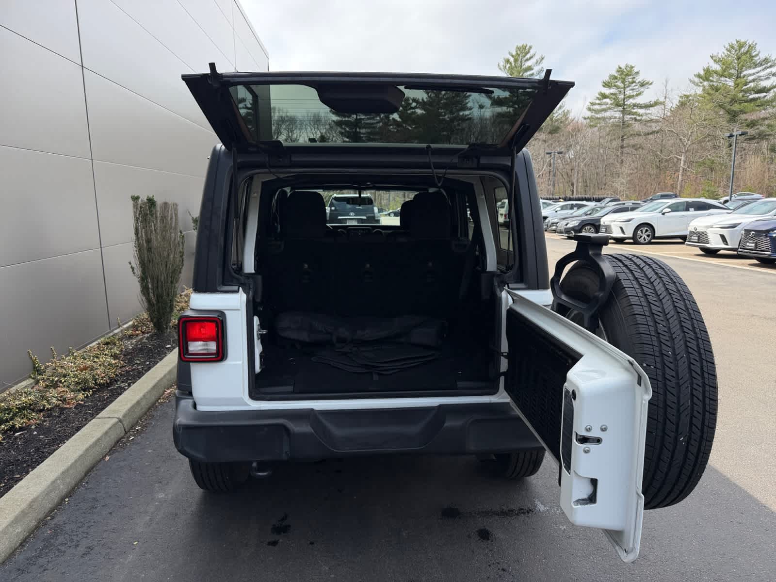 View vehicle photo 4