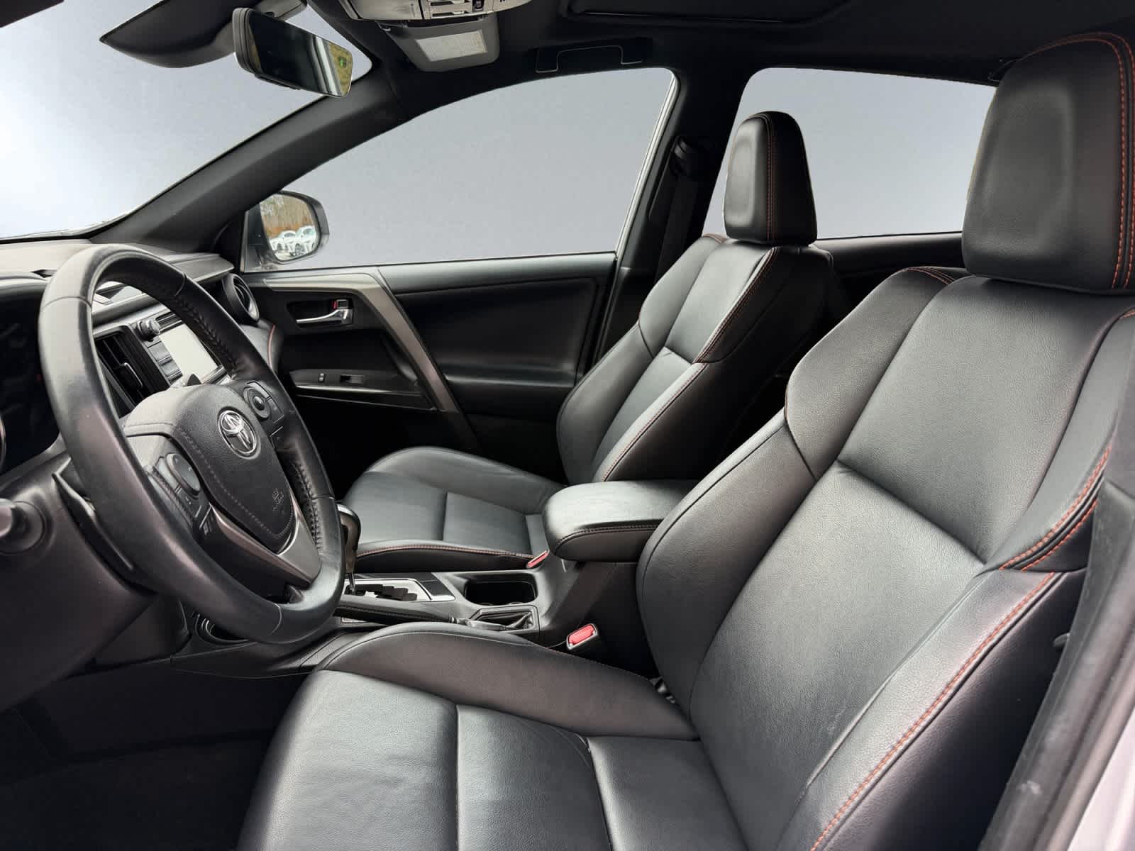 2017 Toyota RAV4 SE - Photo 7