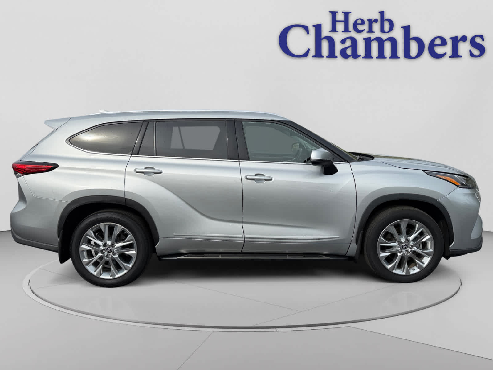 used 2023 Toyota Highlander car, priced at $39,999
