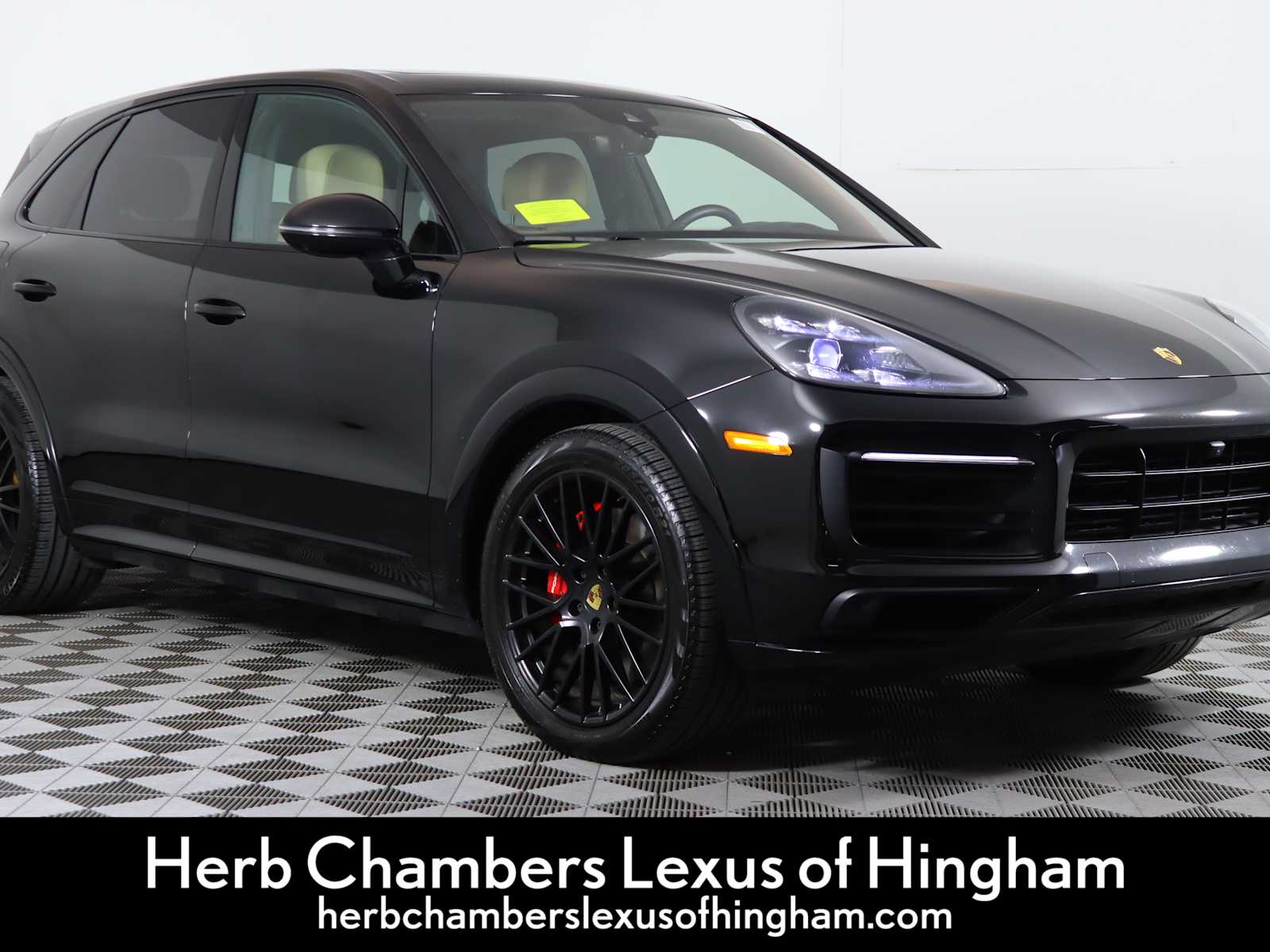 2023 Porsche Cayenne GTS's photo