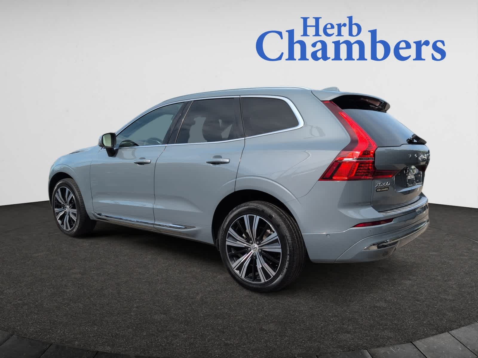 2023 Volvo XC60 B5 Plus photo 3