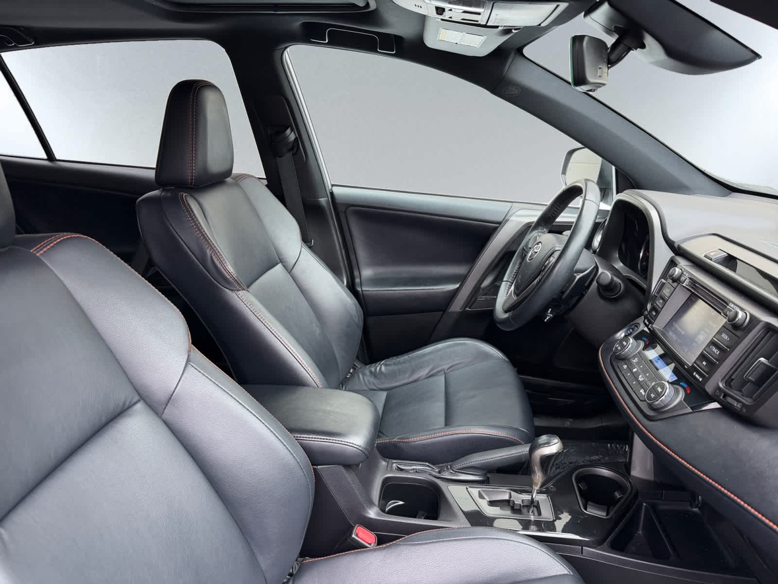 2017 Toyota RAV4 SE - Photo 21