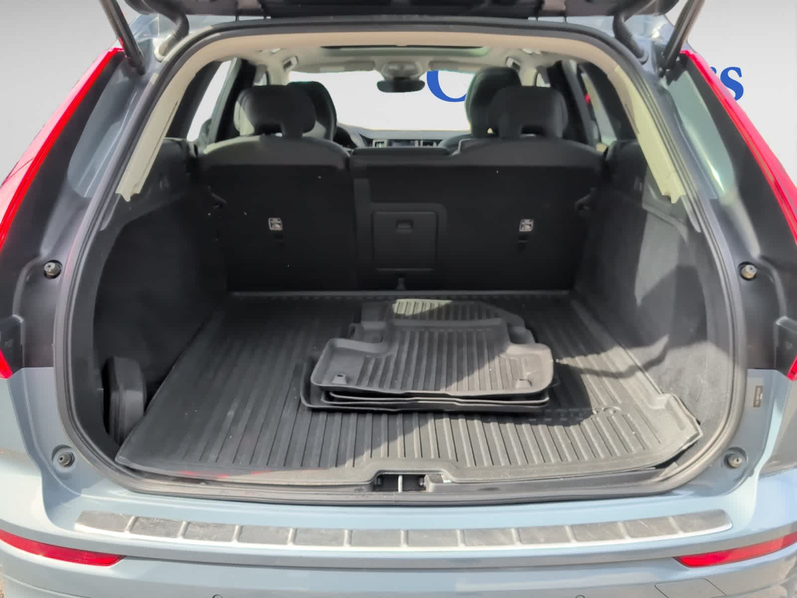 2023 Volvo XC60 B5 Plus photo 4