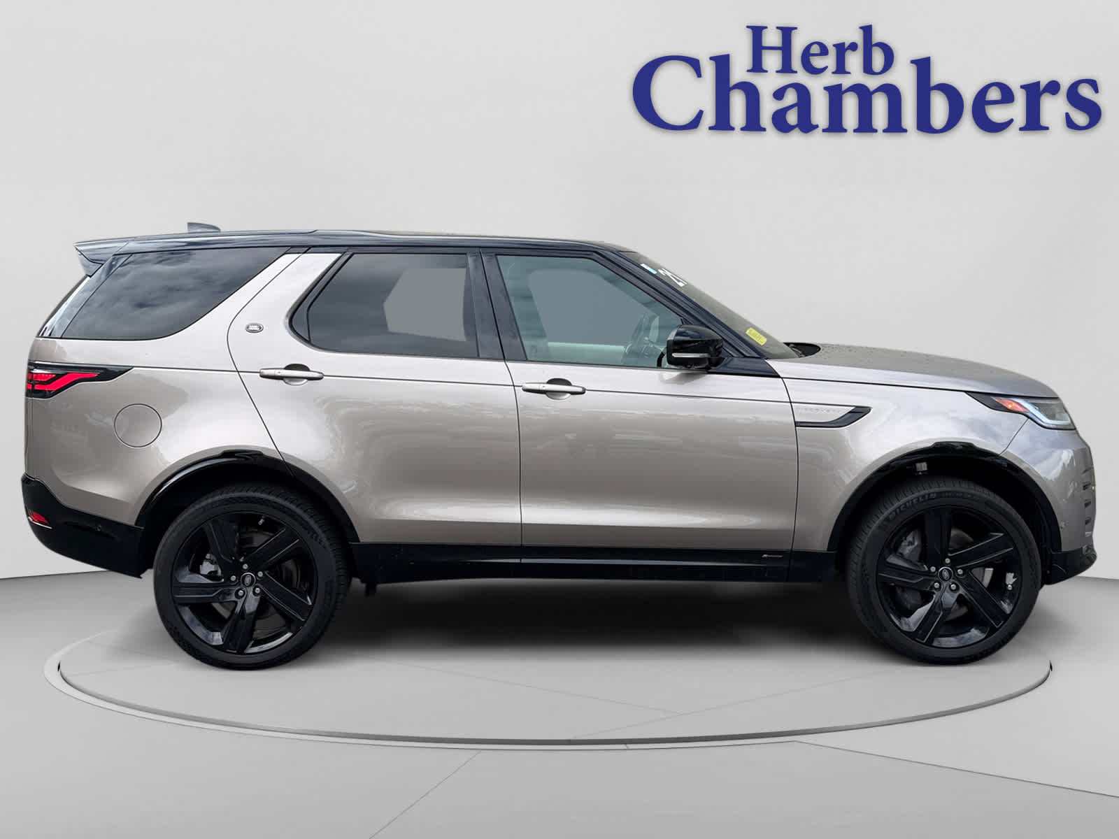used 2021 Land Rover Discovery car, priced at $29,998