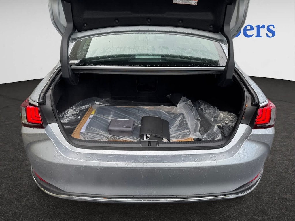 New 2025 Lexus ES 300h  SEDAN