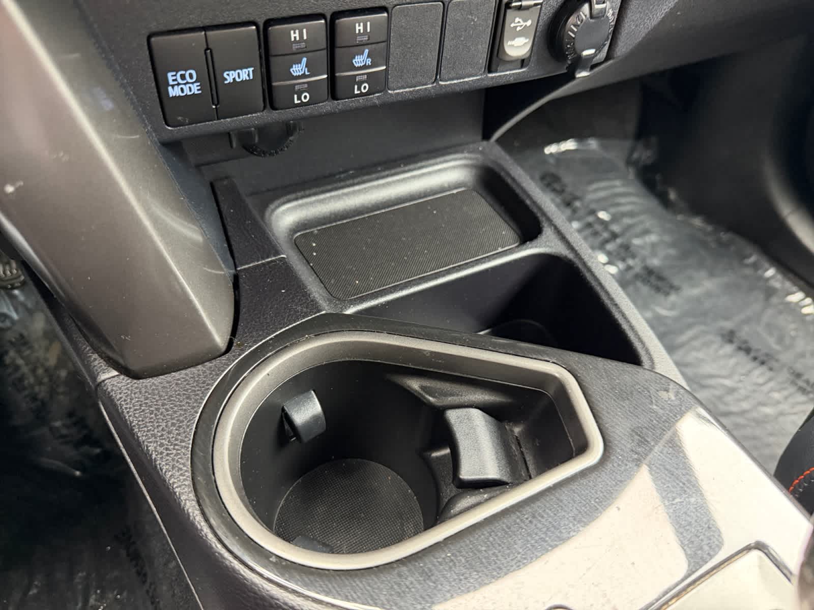 2017 Toyota RAV4 SE - Photo 22