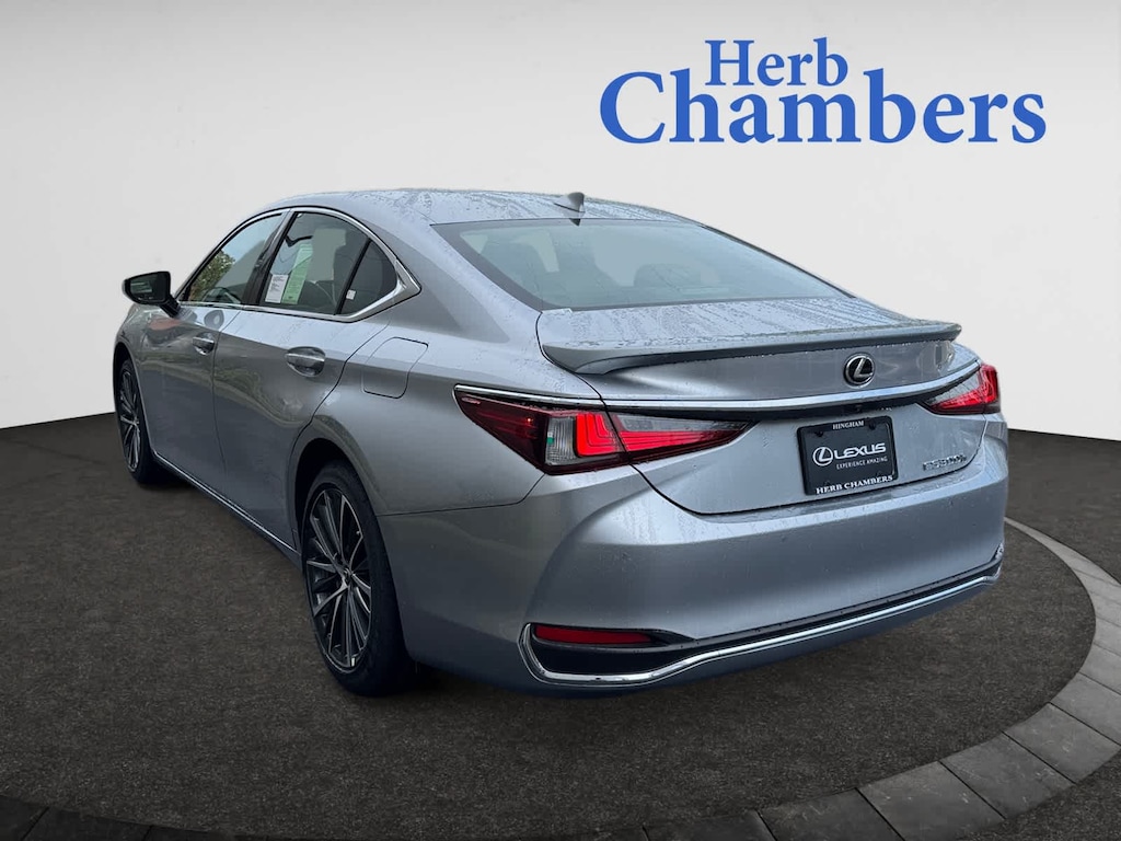 New 2025 Lexus ES 300h  SEDAN