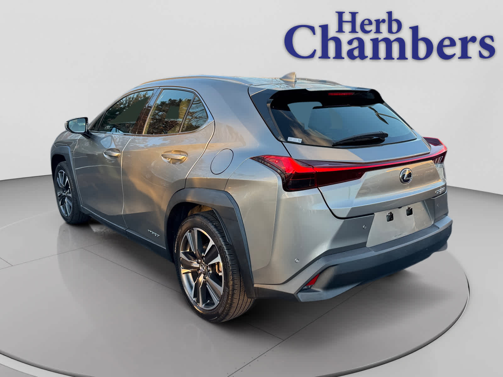 2021 Lexus UX 250h Premium photo 3