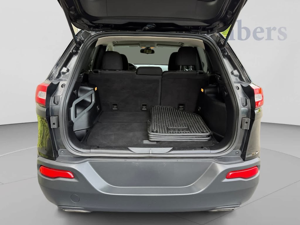 Used 2016 Jeep Cherokee Latitude SUV