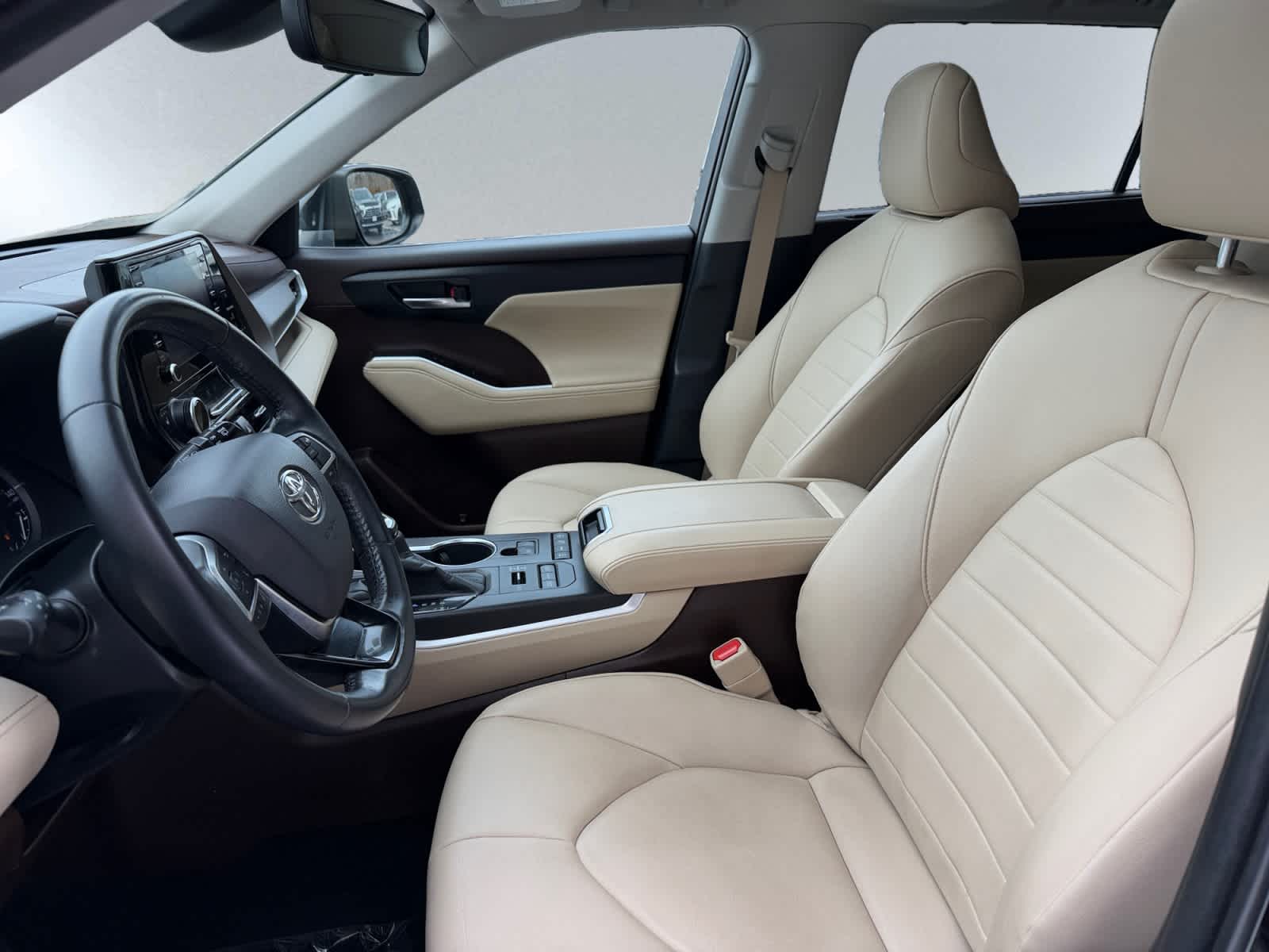 used 2020 Toyota Highlander car, priced at $28,588