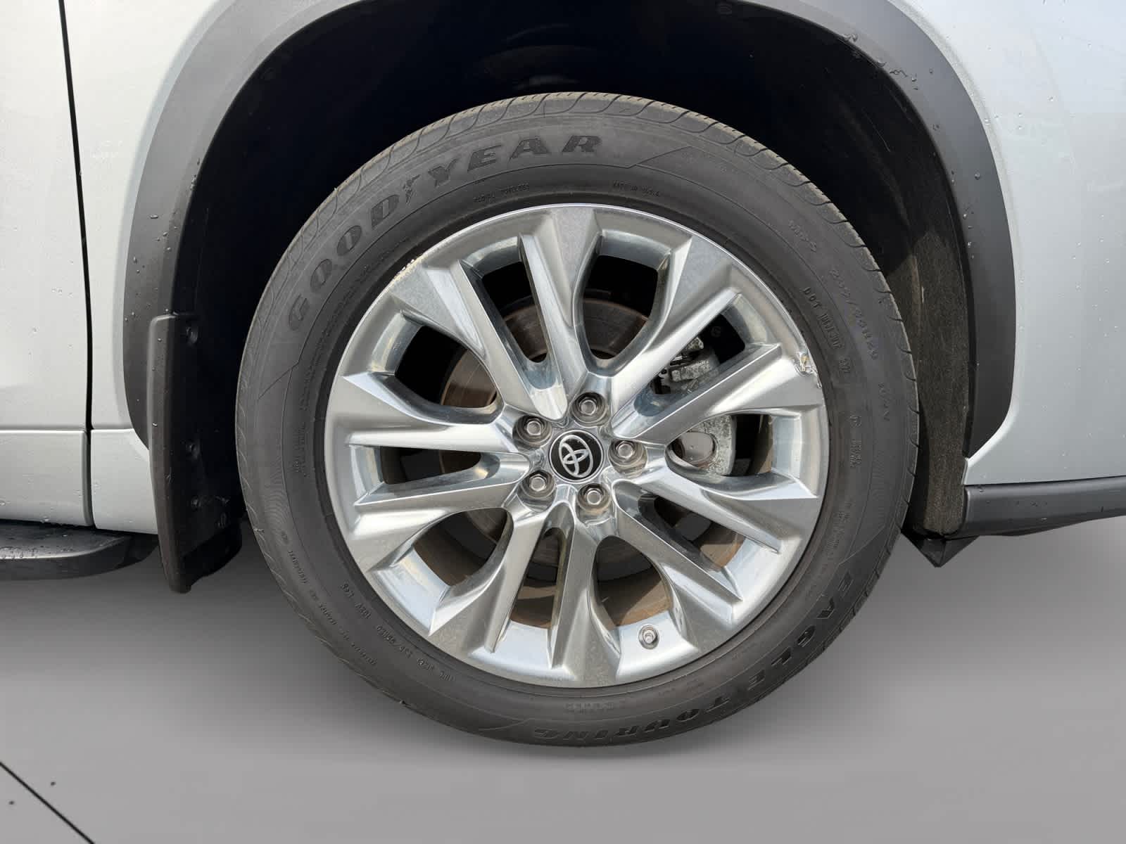 used 2023 Toyota Highlander car, priced at $39,999