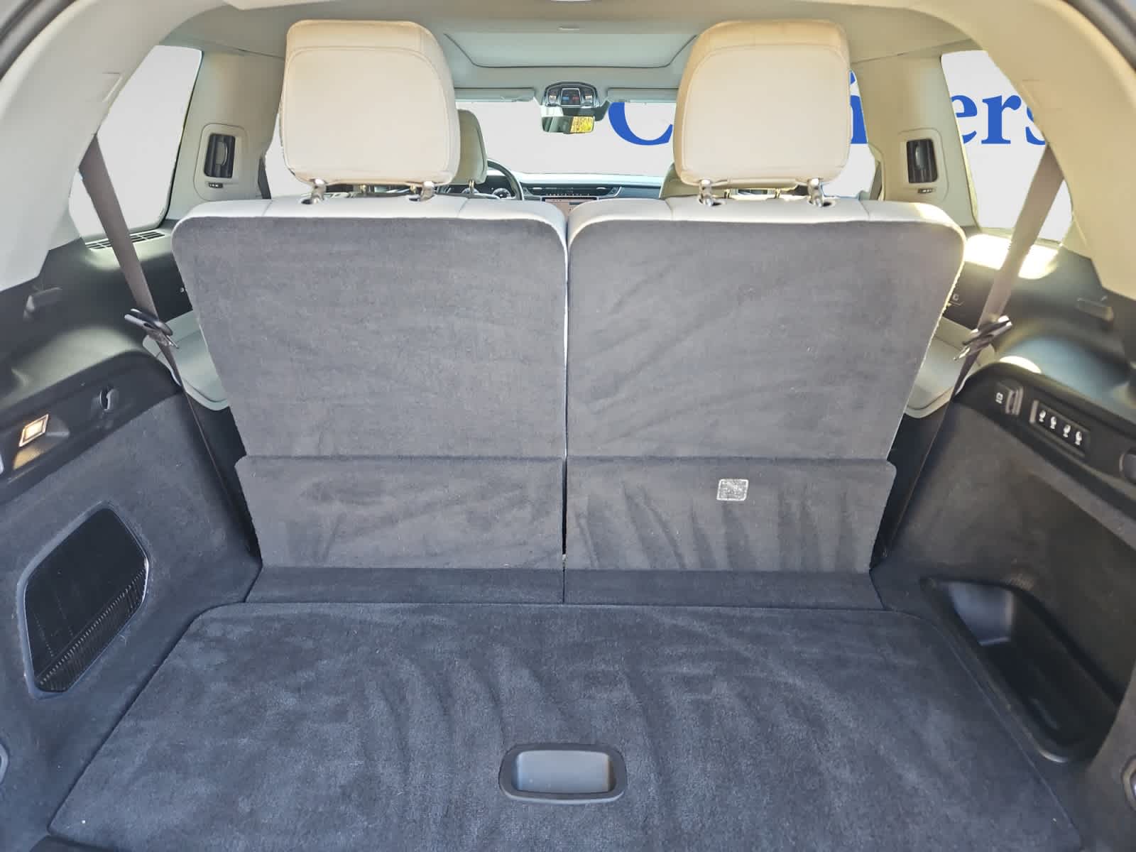 2022 Jeep Grand Cherokee Overland photo 4