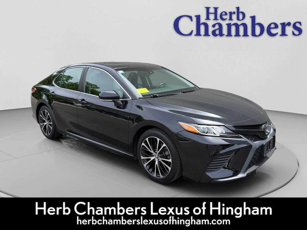 Used 2018 Toyota Camry SE Sedan