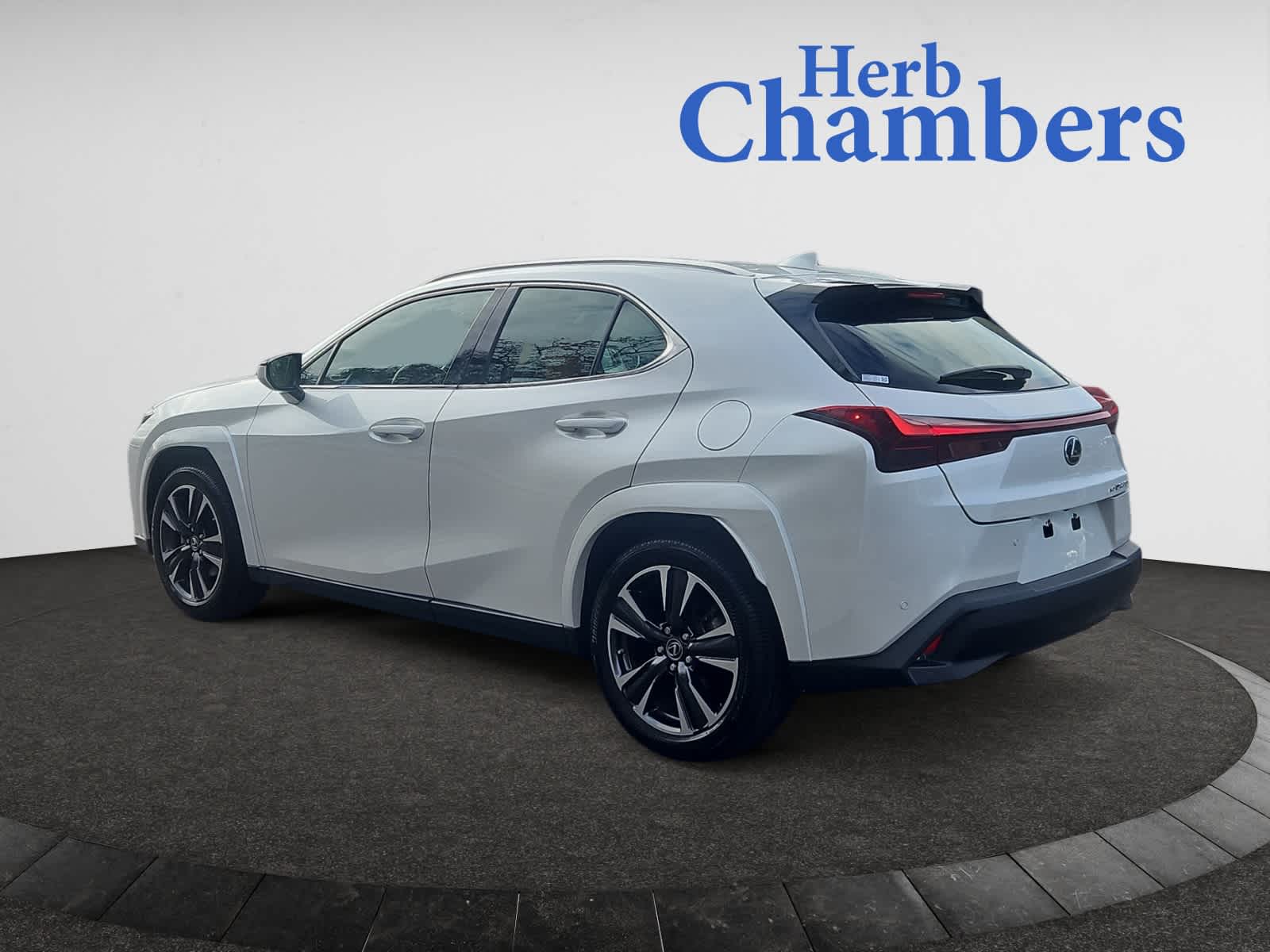 2024 Lexus UX 250h Premium photo 3