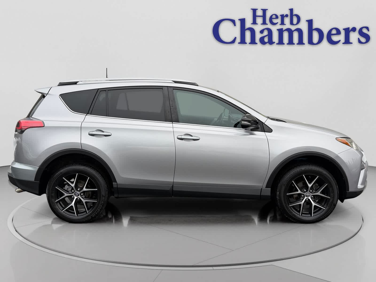 2017 Toyota RAV4 SE - Photo 11