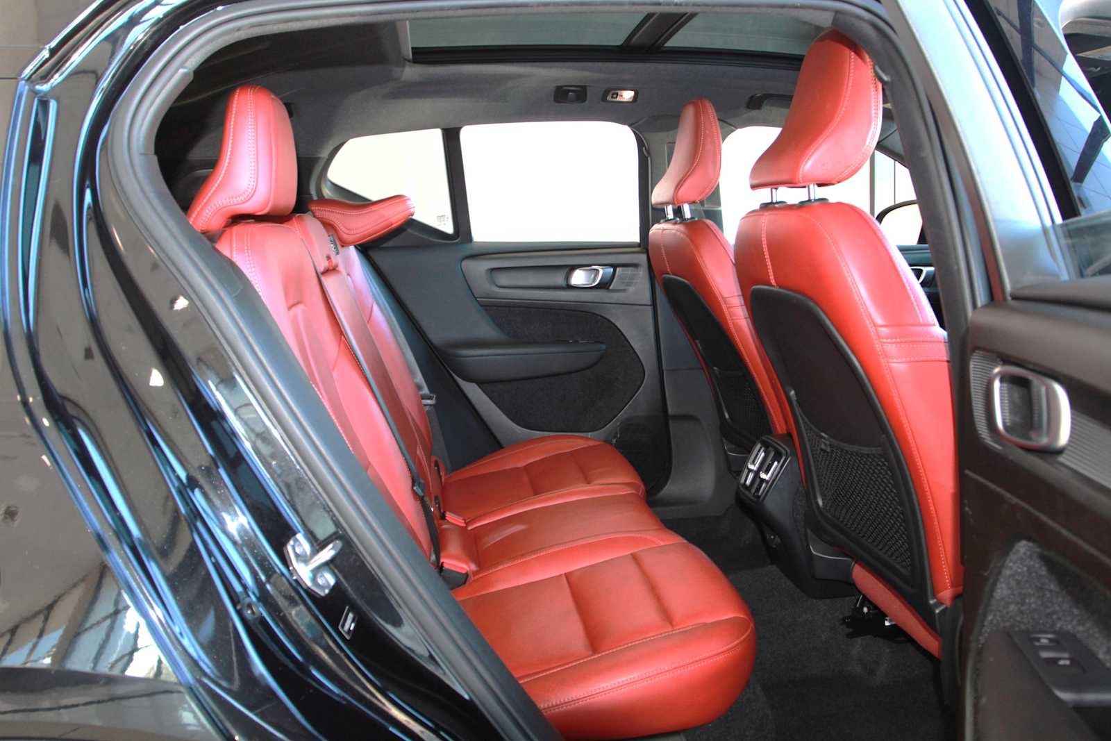 used 2019 Volvo XC40 car, priced at $17,697