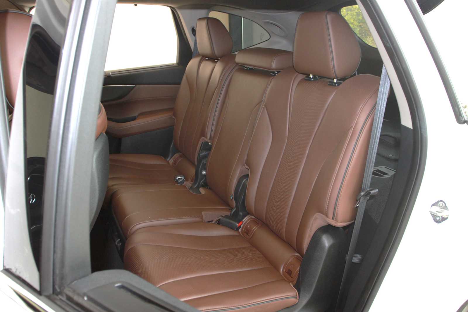 used 2023 Acura MDX car, priced at $39,497