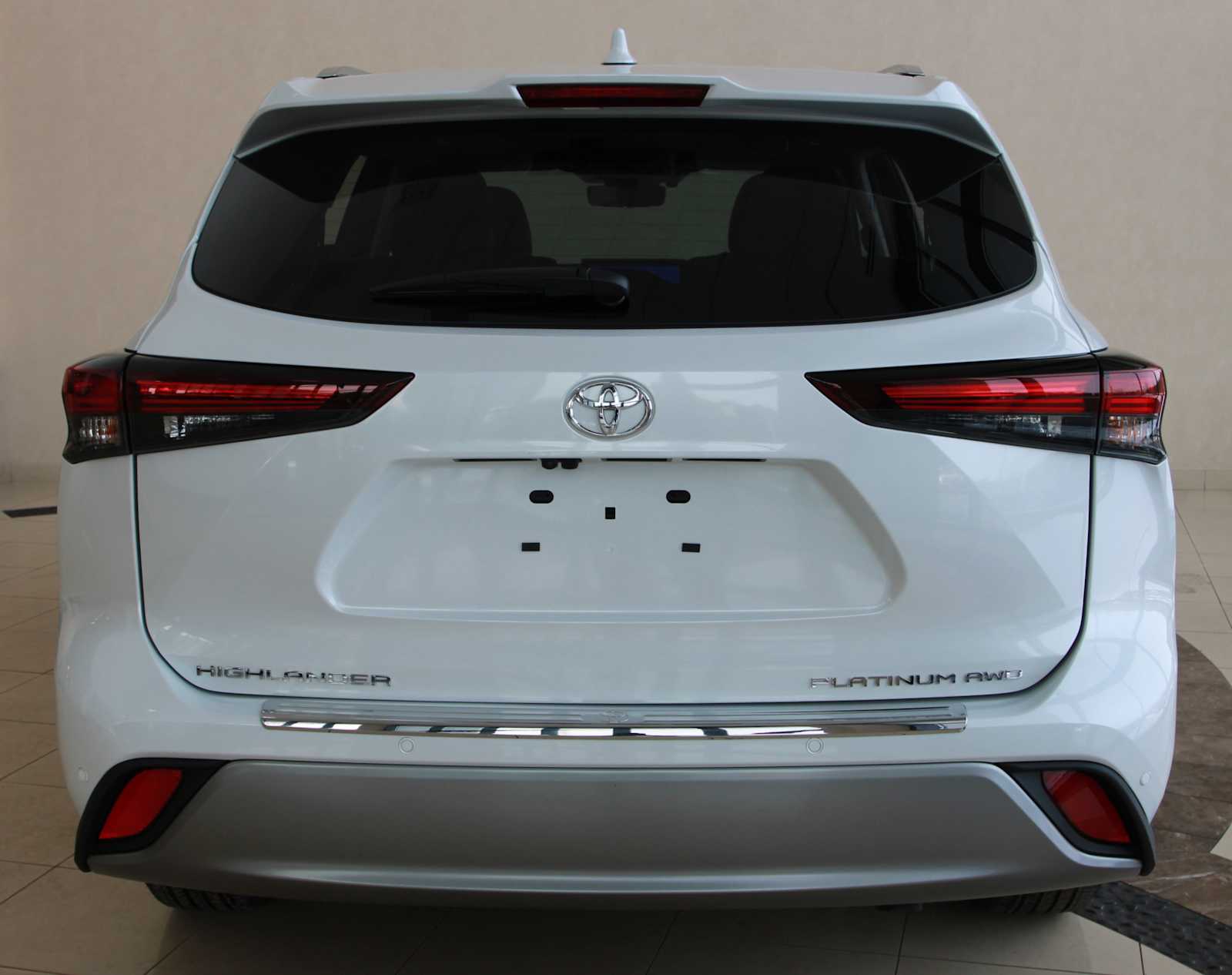 used 2025 Toyota Highlander car, priced at $50,497