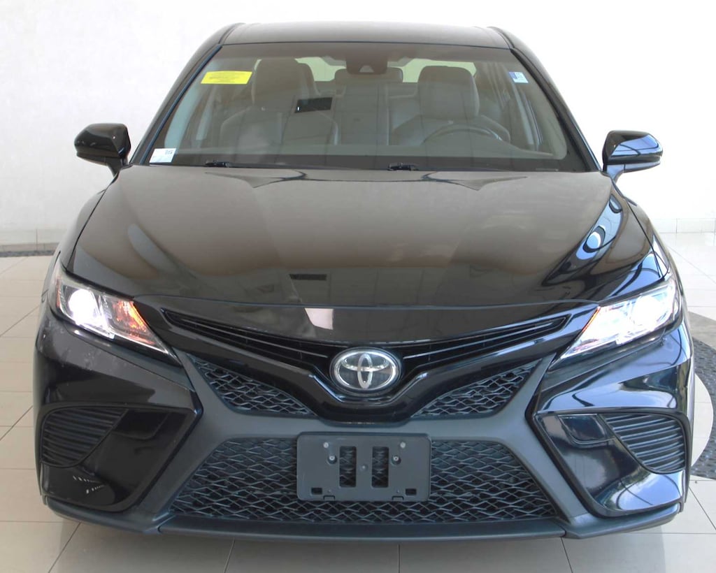 Used 2018 Toyota Camry SE Sedan