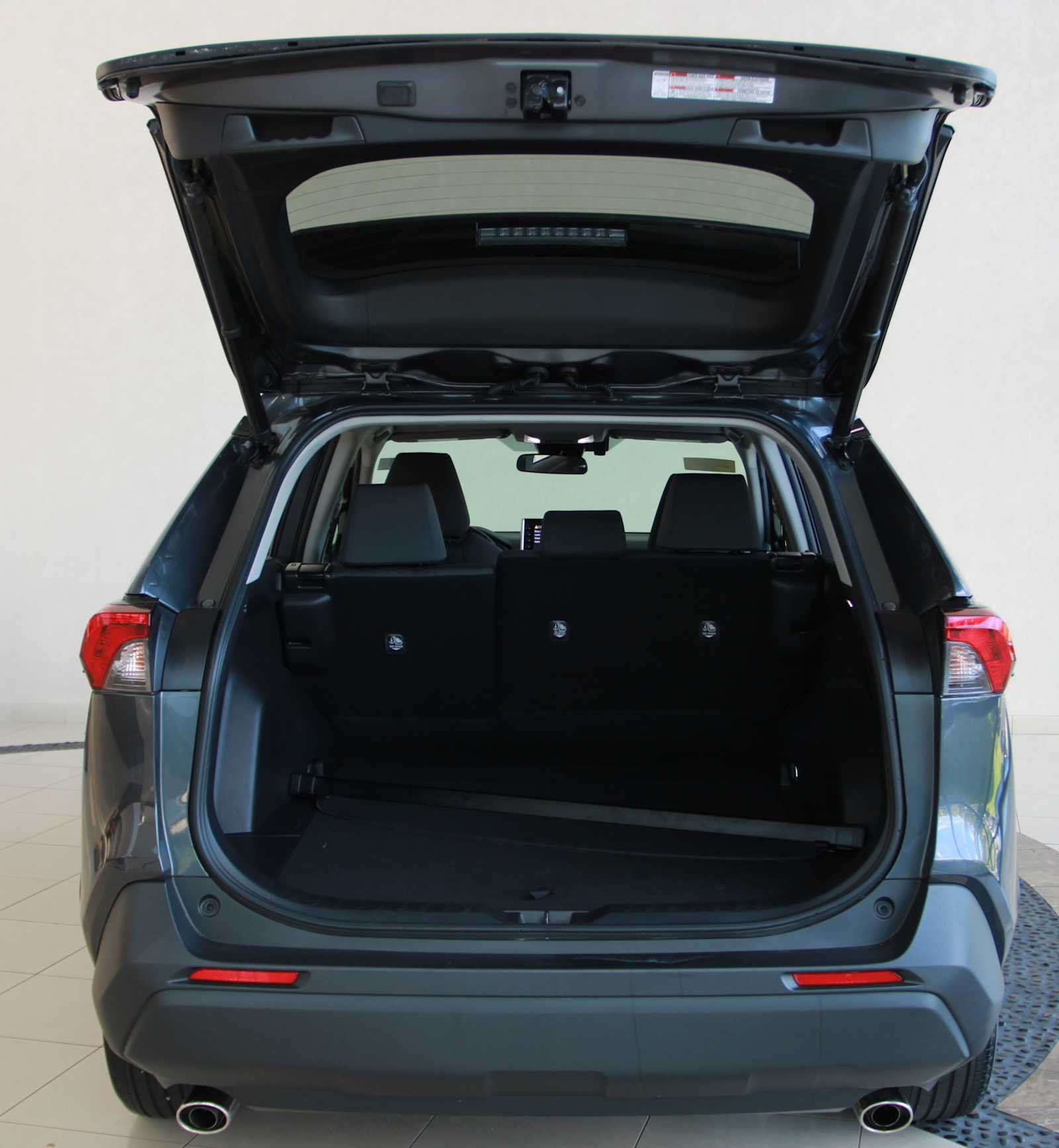 2022 Toyota RAV4 Hybrid XLE photo 3