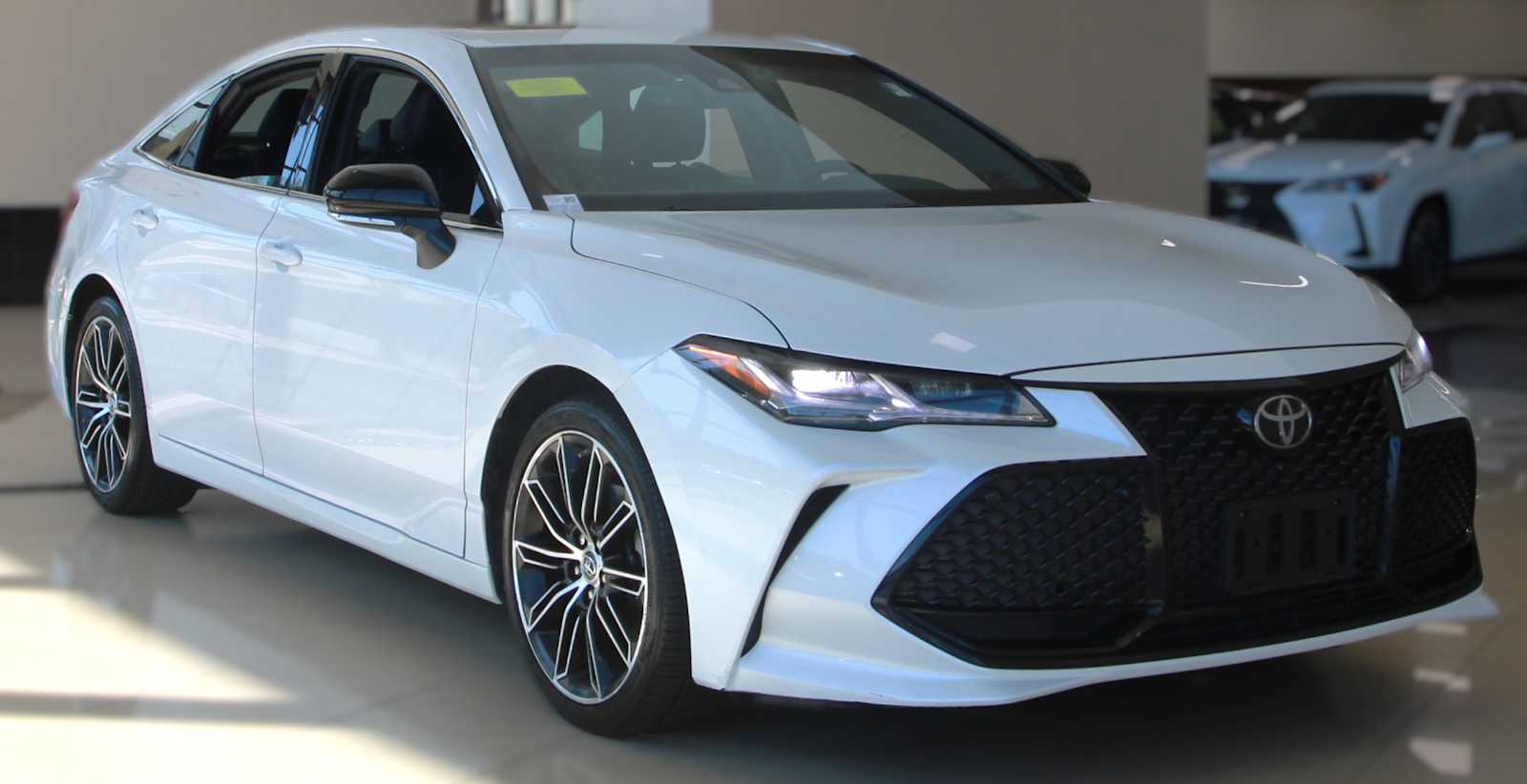 2019 Toyota Avalon Touring's photo