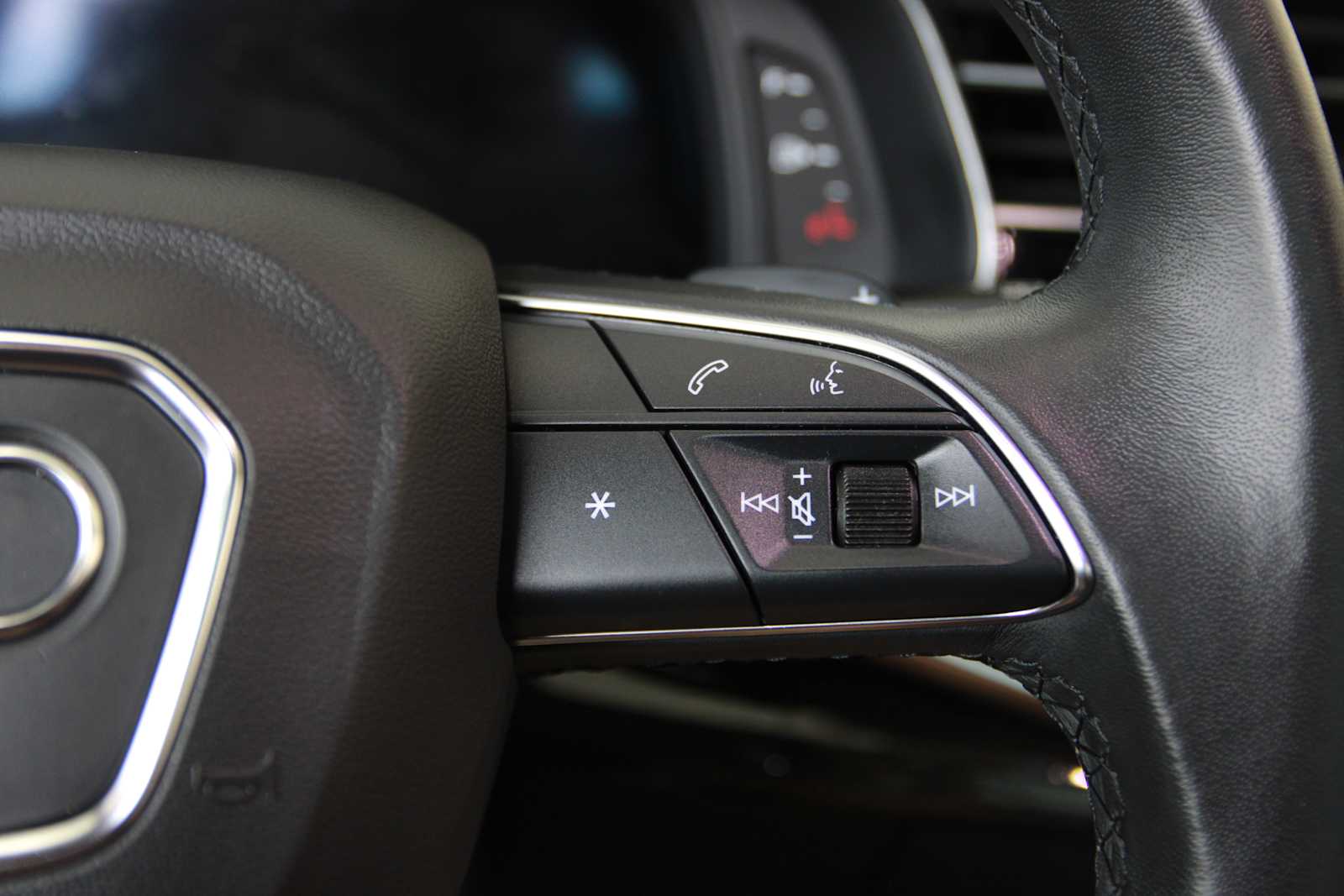 used 2023 Audi Q7 car, priced at $38,497