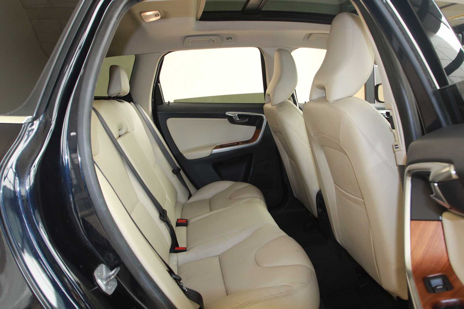 2017 Volvo XC60 29