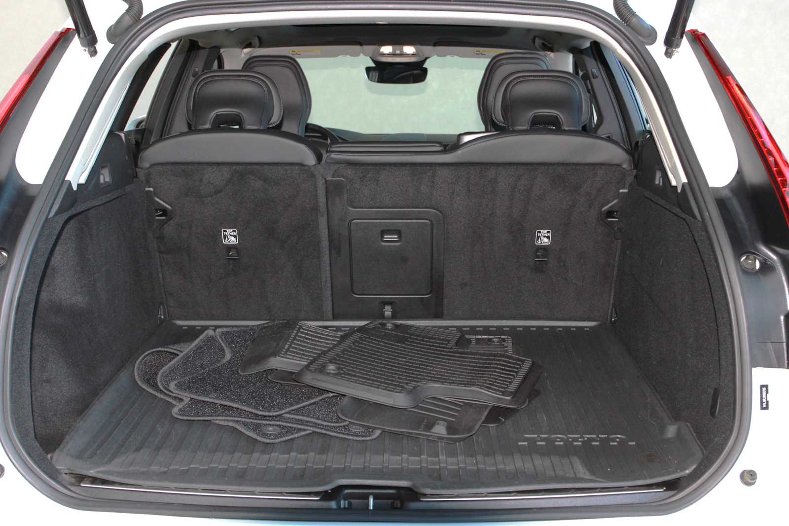 used 2022 Volvo XC60 car, priced at $31,097