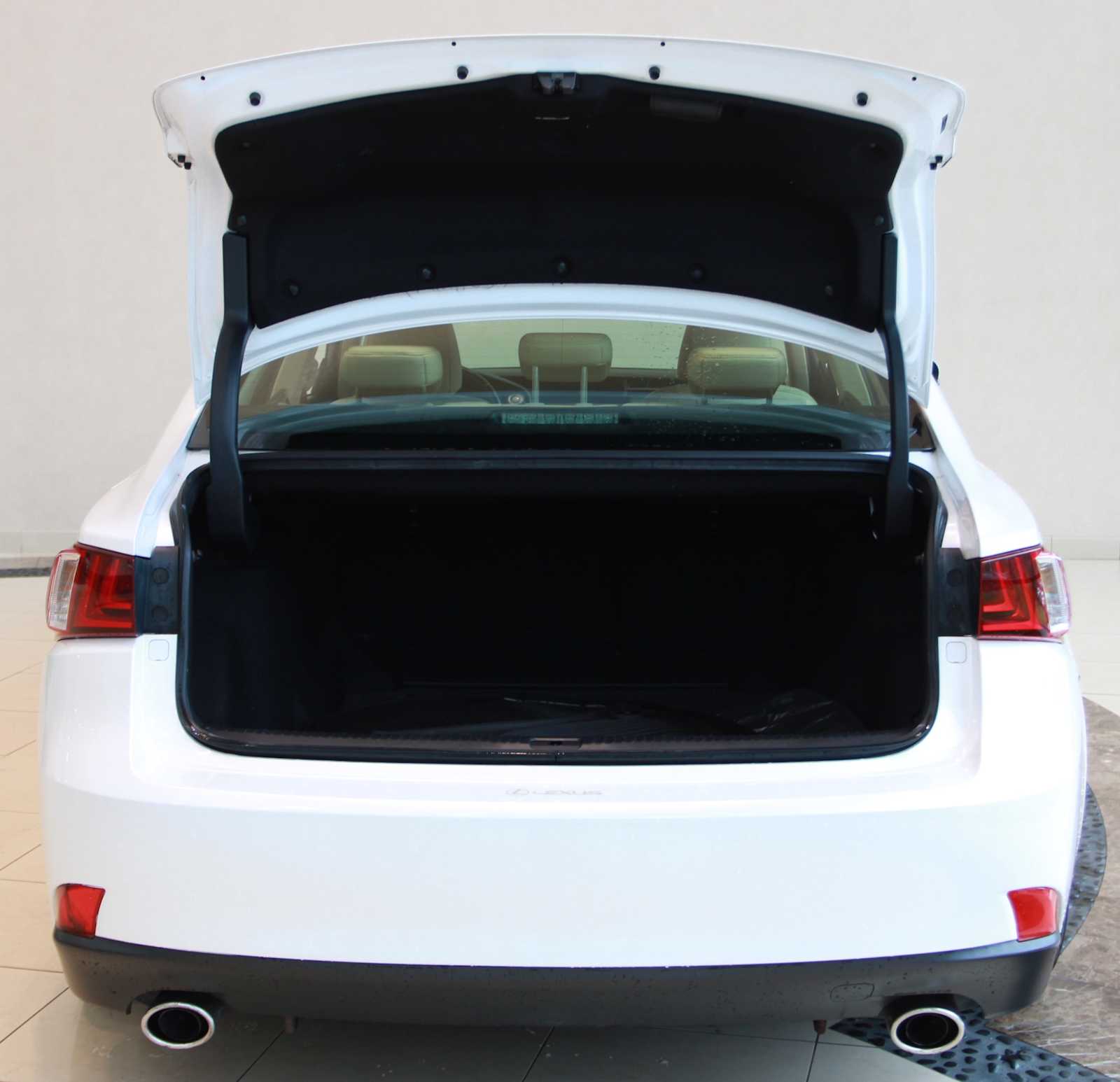 2016 Lexus IS 300 AWD photo 4