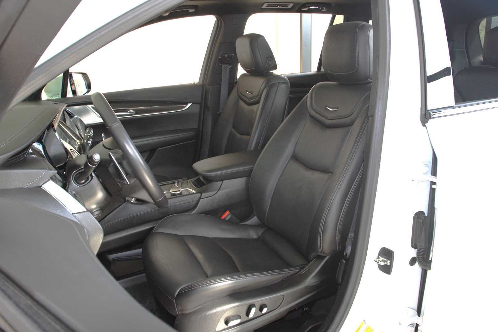 used 2023 Cadillac XT6 car, priced at $40,497