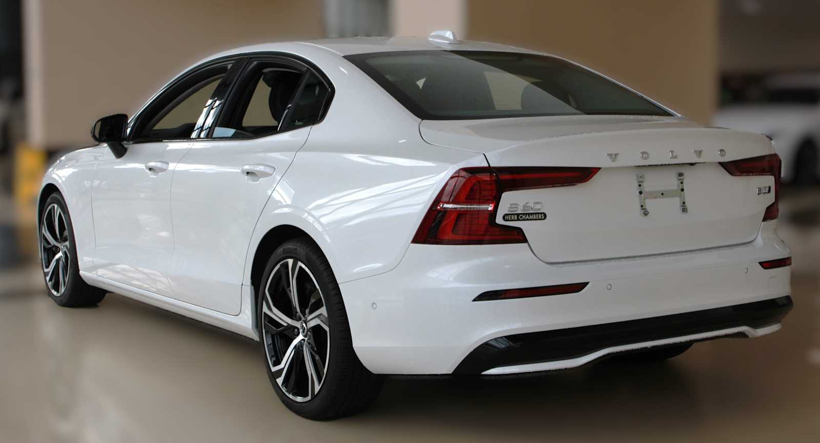 2024 Volvo S60 B5 Plus photo 3